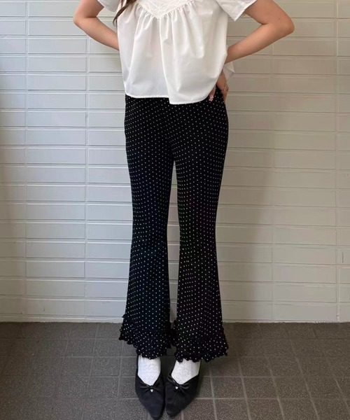 hugi(ハギ)の「DOT FRILL FLARE PANTS / ドットフリルフレアパンツ(その他パンツ・レディース・ホワイト/ブラック・FREE)」の9枚目の写真