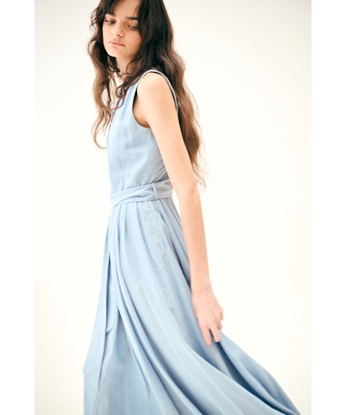 Estella.K(エステラケー)の「Ayla Denim Dress サスティナブルデニムタックドレス(ワンピース・レディース・ライトブルー/インディゴブルー・FREE)」の5枚目の写真