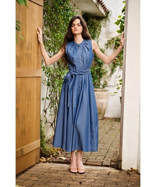 Estella.K(エステラケー)の「Ayla Denim Dress サスティナブルデニムタックドレス(ワンピース・レディース・ライトブルー/インディゴブルー・FREE)」の15枚目の写真