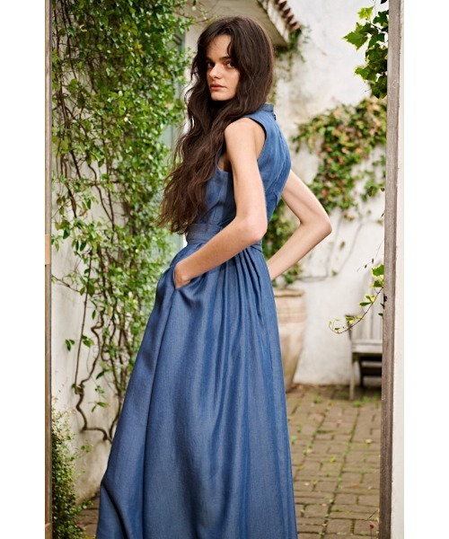 Estella.K(エステラケー)の「Ayla Denim Dress サスティナブルデニムタックドレス(ワンピース・レディース・ライトブルー/インディゴブルー・FREE)」の17枚目の写真