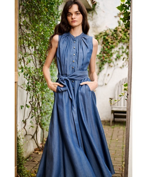 Estella.K(エステラケー)の「Ayla Denim Dress サスティナブルデニムタックドレス(ワンピース・レディース・ライトブルー/インディゴブルー・FREE)」の18枚目の写真