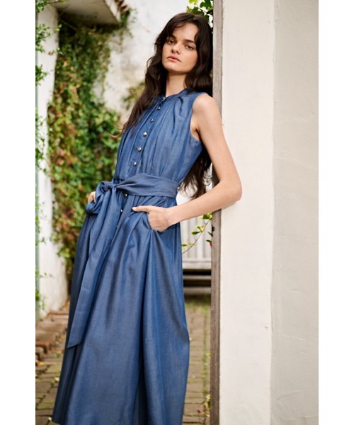 Estella.K(エステラケー)の「Ayla Denim Dress サスティナブルデニムタックドレス(ワンピース・レディース・ライトブルー/インディゴブルー・FREE)」の3枚目の写真