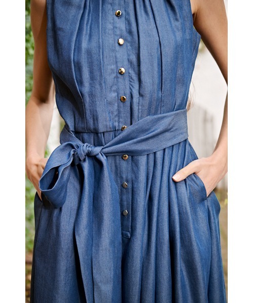 Estella.K(エステラケー)の「Ayla Denim Dress サスティナブルデニムタックドレス(ワンピース・レディース・ライトブルー/インディゴブルー・FREE)」の12枚目の写真