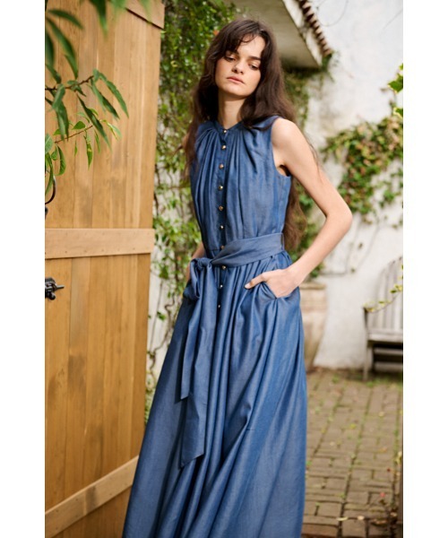 Estella.K(エステラケー)の「Ayla Denim Dress サスティナブルデニムタックドレス(ワンピース・レディース・ライトブルー/インディゴブルー・FREE)」の14枚目の写真