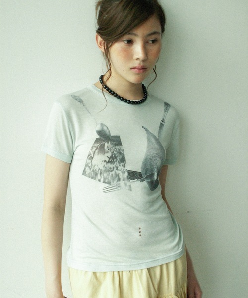 igi(イジ)の「BRA T / モチーフプリントソフトトップス(Tシャツ/カットソー・レディース・ブルーグレー/カーキ/ホワイト・FREE)」の2枚目の写真