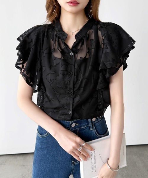 COCOMOMO(ココモモ)の「大人の甘さ、程よく。 ラッフルフリルジャガードブラウス フラワージャガード トップス ラッフルスリーブ ブラウス フリル シアーブラウス シアー シャツ オフィス オフィスカジュアル フォーマル オーケージョン(シャツ/ブラウス・レディース・ホワイト/ブラック/ベージュ・FREE)」の2枚目の写真