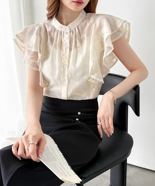 COCOMOMO(ココモモ)の「大人の甘さ、程よく。 ラッフルフリルジャガードブラウス フラワージャガード トップス ラッフルスリーブ ブラウス フリル シアーブラウス シアー シャツ オフィス オフィスカジュアル フォーマル オーケージョン(シャツ/ブラウス・レディース・ホワイト/ブラック/ベージュ・FREE)」の12枚目の写真