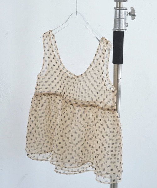 WILLFULLY(ウィルフリー)の「gather flare organdy peplum tops(その他トップス・レディース・レオパード/ベージュ/ブラック・FREE)」の2枚目の写真