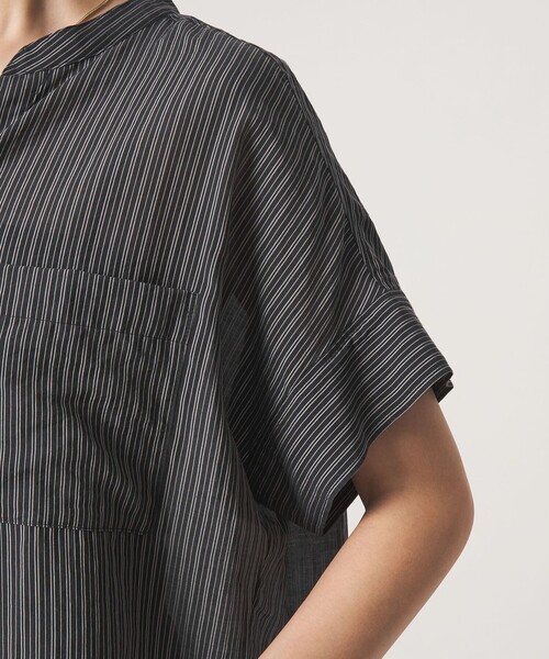green label relaxing(グリーンレーベルリラクシング)の「シアー ストライプ ポケット ショートスリーブ ブラウス(シャツ/ブラウス・レディース・ネイビー/ライトブルー/ホワイト/イエロー・FREE)」の16枚目の写真