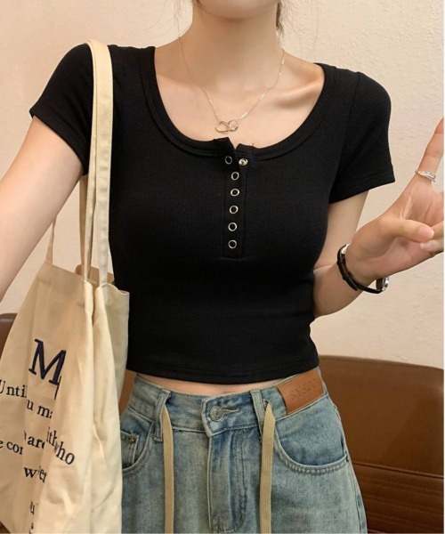 WEGO(ウィゴー)の「Uネックヘンリーネックタイトトップス/カットソー/Tシャツ(Tシャツ/カットソー・レディース・ブラック/ホワイト/ホワイト系その他・LARGE/MEDIUM)」の10枚目の写真