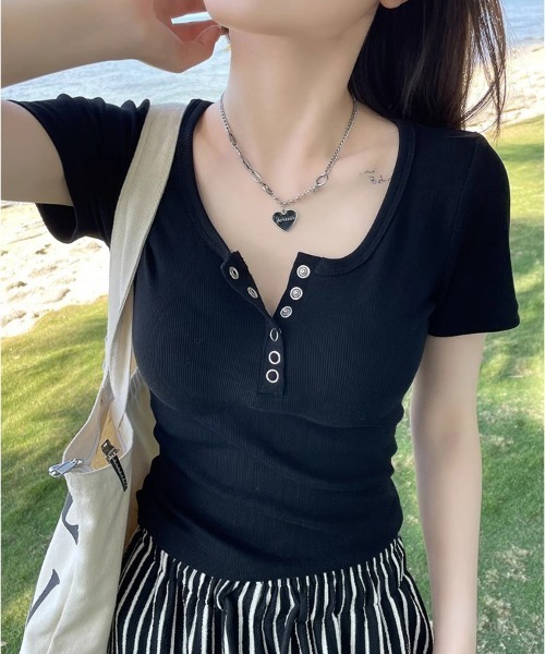 WEGO(ウィゴー)の「Uネックヘンリーネックタイトトップス/カットソー/Tシャツ(Tシャツ/カットソー・レディース・ブラック/ホワイト/ホワイト系その他・LARGE/MEDIUM)」の18枚目の写真