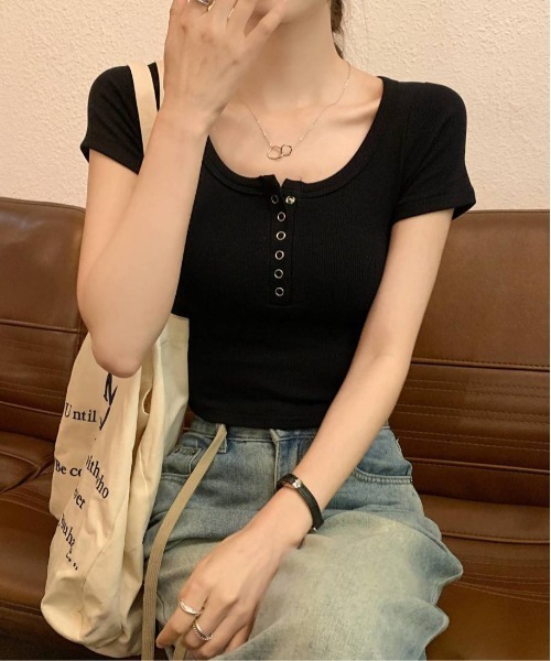 WEGO(ウィゴー)の「Uネックヘンリーネックタイトトップス/カットソー/Tシャツ(Tシャツ/カットソー・レディース・ブラック/ホワイト/ホワイト系その他・LARGE/MEDIUM)」の16枚目の写真