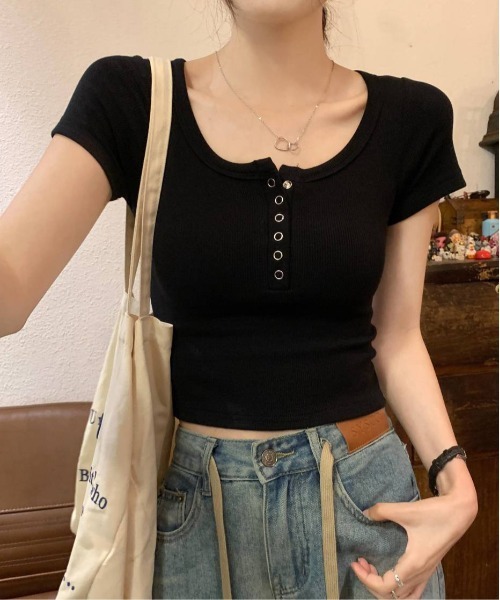 WEGO(ウィゴー)の「Uネックヘンリーネックタイトトップス/カットソー/Tシャツ(Tシャツ/カットソー・レディース・ブラック/ホワイト/ホワイト系その他・LARGE/MEDIUM)」の17枚目の写真