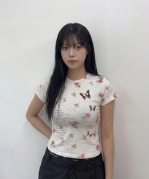 バタフライスタンプダスティフラワーフルプリントスリムフィット半袖Tシャツアイボリー