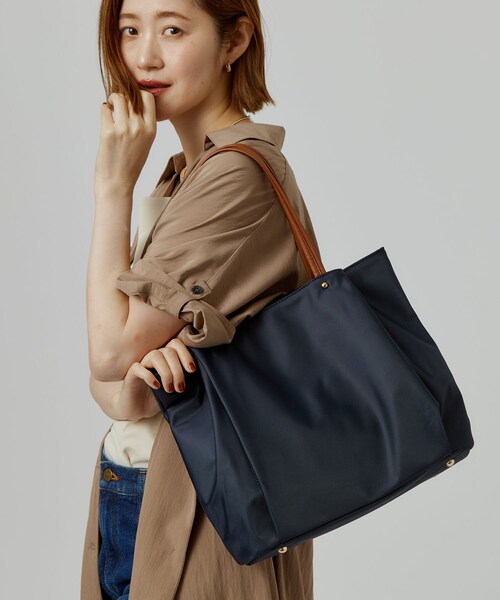 grove(グローブ)の「【撥水・A4】タック多収納トート(トートバッグ・レディース・ダークグレー/ナチュラル/ブラック/ブルー系その他7・00)」の4枚目の写真