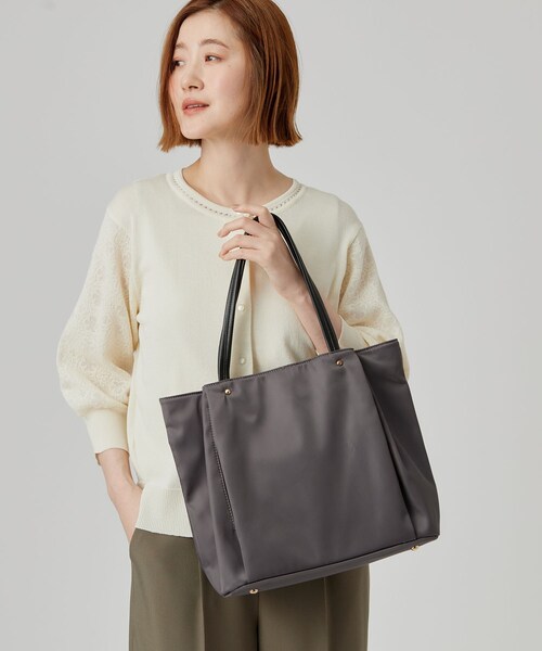 grove(グローブ)の「【撥水・A4】タック多収納トート(トートバッグ・レディース・ダークグレー/ナチュラル/ブラック/ブルー系その他7・00)」の5枚目の写真