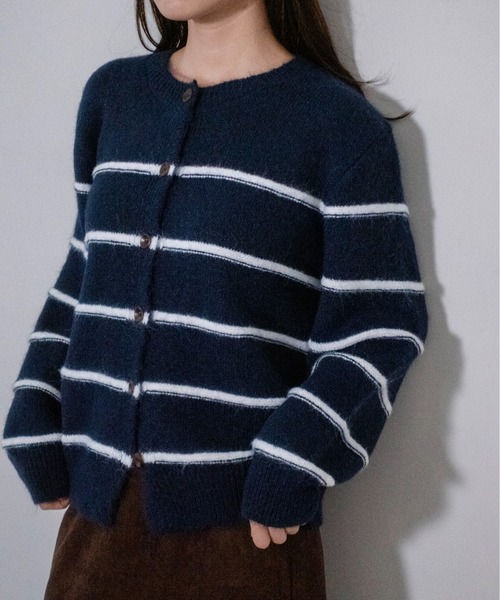 on:nue(オンニュ)の「【on:nue】パイピングシャギーボーダーニットカーディガン /26-27 AW COLLECTION(カーディガン/ボレロ・レディース・アイボリー/ネイビー/グレー・FREE)」の3枚目の写真