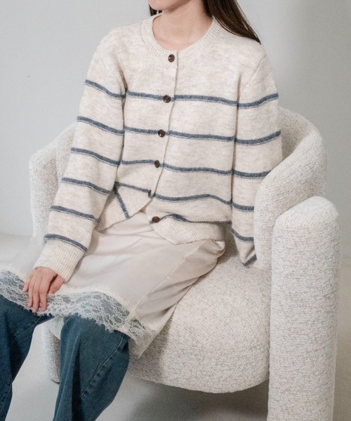 on:nue(オンニュ)の「【on:nue】パイピングシャギーボーダーニットカーディガン /26-27 AW COLLECTION(カーディガン/ボレロ・レディース・アイボリー/ネイビー/グレー・FREE)」の6枚目の写真