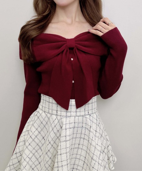 INGNI(イング)の「前ボタンオフショルリボンニット(ニット/セーター・レディース・チャコールグレー/ボルドー/ブラック/オフホワイト・M)」の4枚目の写真