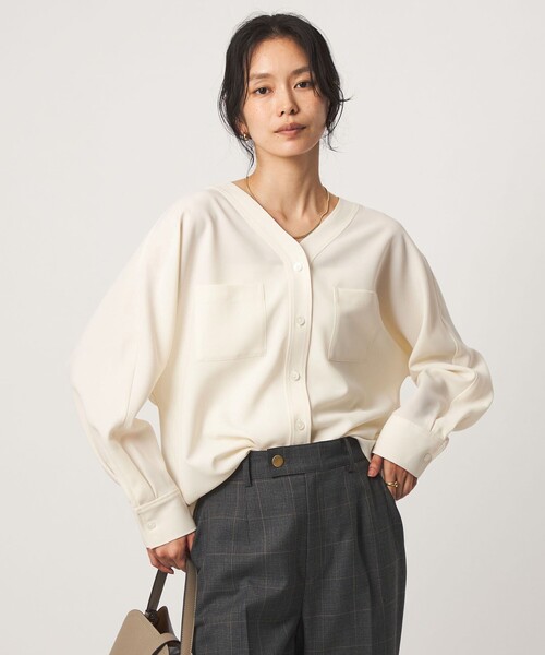 green label relaxing(グリーンレーベルリラクシング)の「ツイル ポケット シャツ マシンウォッシャブル ストレッチ(シャツ/ブラウス・レディース・ライトブルー/オフホワイト/ベージュ/ネイビー・FREE)」の2枚目の写真