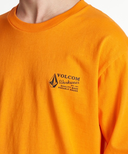 VOLCOM(ボルコム)の「VOLCOM メンズ WORKWEAR LS ロンT 【2026年秋冬モデル】/ボルコムバックプリント長袖ロンT(Tシャツ/カットソー・メンズ・スミクロ/オレンジ/ホワイト・MEDIUM/LARGE/X-LARGE)」の10枚目の写真