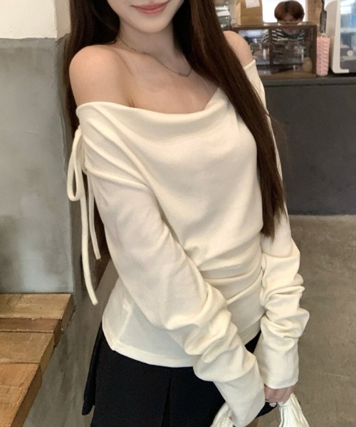 AMAJI(アマジ)の「ドレープネック ボウタイ カシミヤ長袖Tシャツ(Tシャツ/カットソー・レディース・ベージュ/ライトピンク/イエロー・MEDIUM/LARGE/X-LARGE/SMALL)」の4枚目の写真