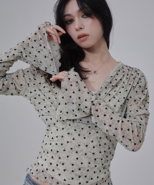 ENVYM(アンビー)の「カシュクールピコレーストップス ハート柄(Tシャツ/カットソー・レディース・グレー/ブラック/ベージュ・FREE)」の3枚目の写真