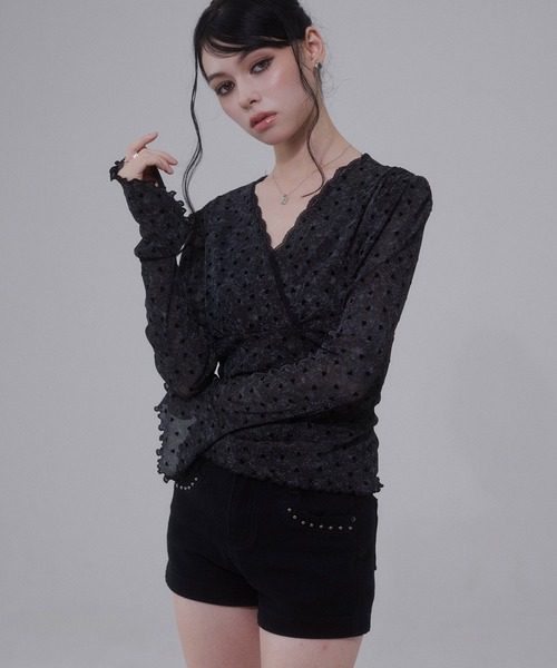 ENVYM(アンビー)の「カシュクールピコレーストップス ハート柄(Tシャツ/カットソー・レディース・グレー/ブラック/ベージュ・FREE)」の4枚目の写真