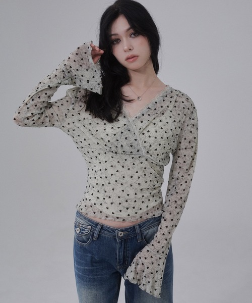 ENVYM(アンビー)の「カシュクールピコレーストップス ハート柄(Tシャツ/カットソー・レディース・グレー/ブラック/ベージュ・FREE)」の14枚目の写真