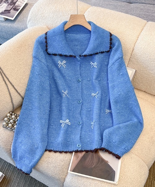 LUCPY（ラクピー）の「リボン刺繍 配色襟ニットカーディガン（カーディガン/ボレロ・レディース・ホワイト/ブルー・FREE）」の2枚目の写真