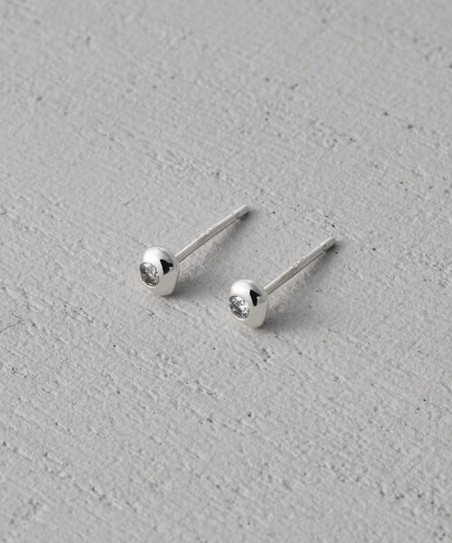 and cloud(アンドクラウド)の「Grayscale Gray Diamond Pierce(ピアス(両耳用)・レディース・シルバー・FREE)」の2枚目の写真