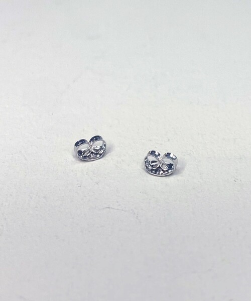 and cloud(アンドクラウド)の「Grayscale Gray Diamond Pierce(ピアス(両耳用)・レディース・シルバー・FREE)」の3枚目の写真