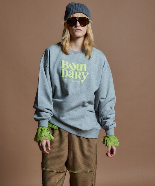 MAISON SPECIAL（メゾンスペシャル）の「【26WINTER PRE-ORDER】BOUNDARY Embossed Sweatshirt/BOUNDARYエンボススウェット（スウェット・レディース・ブラック/グレー/レッド・FREE）」の6枚目の写真