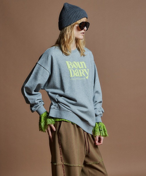 MAISON SPECIAL（メゾンスペシャル）の「【26WINTER PRE-ORDER】BOUNDARY Embossed Sweatshirt/BOUNDARYエンボススウェット（スウェット・レディース・ブラック/グレー/レッド・FREE）」の8枚目の写真