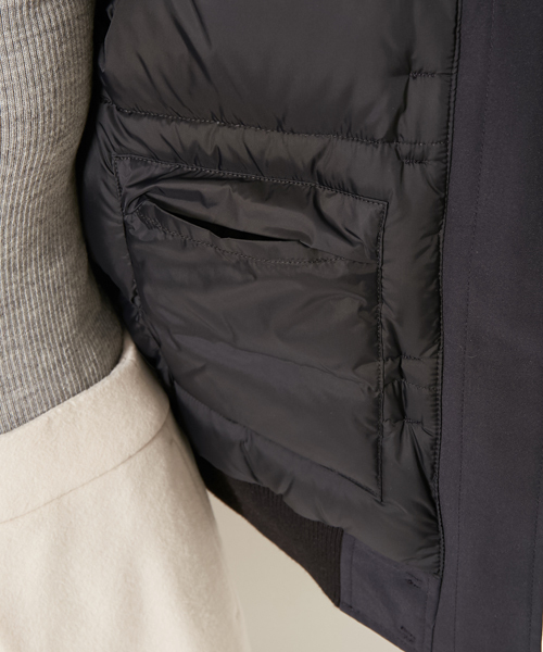 CANADA GOOSE（カナダグース）の「CANADA GOOSE カナダグース【LABRADOR BOMBER】（ダウンジャケット/コート・レディース・ブラック/ネイビー・SMALL/MEDIUM）」の8枚目の写真