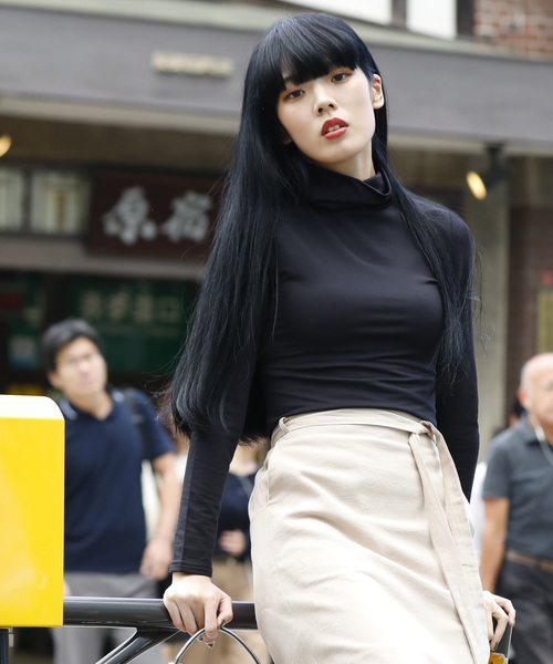 aimoha（アイモハ）の「裏起毛ヒートカットソー タートルネック ラウンドネック Vネック (AW) (LV)（インナーウェア/肌着・レディース・パープル/ワインレッド/カーキ/グレー/ホワイト/ブラウン/ブラック/ピンク/パープル系その他2/パープル系その他3/パープル系その他5/ピンク系その他2/ピンク系その他3/ピンク系その他5/レッド系その他2/レッド系その他3/レッド系その他5/ブラック系その他2/ブラック系その他3/ブラック系その他5/グレー系その他2/グレー系その他3/グレー系その他5/ブラウン系その他2/ブラウン系その他3/ブラウン系その他5/グリーン系その他2/グリーン系その他3/グリーン系その他5/ホワイト系その他2/ホワイト系その他3/ホワイト系その他5/ダークグレー/ベージュ系その他3/ベージュ系その他2/グレー系その他・XX-LARGE/LARGE/X-LARGE/MEDIUM/SMALL）」の6枚目の写真