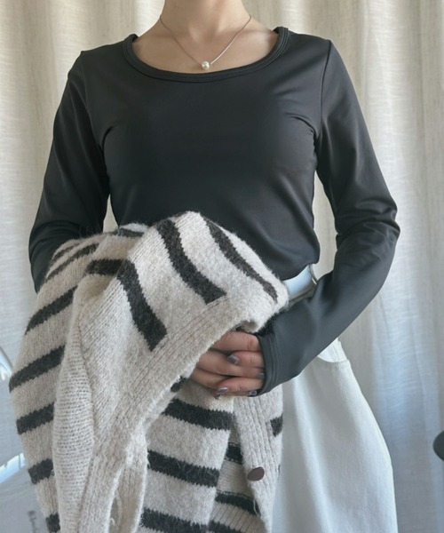 aimoha（アイモハ）の「裏起毛ヒートカットソー タートルネック ラウンドネック Vネック (AW) (LV)（インナーウェア/肌着・レディース・パープル/ワインレッド/カーキ/グレー/ホワイト/ブラウン/ブラック/ピンク/パープル系その他2/パープル系その他3/パープル系その他5/ピンク系その他2/ピンク系その他3/ピンク系その他5/レッド系その他2/レッド系その他3/レッド系その他5/ブラック系その他2/ブラック系その他3/ブラック系その他5/グレー系その他2/グレー系その他3/グレー系その他5/ブラウン系その他2/ブラウン系その他3/ブラウン系その他5/グリーン系その他2/グリーン系その他3/グリーン系その他5/ホワイト系その他2/ホワイト系その他3/ホワイト系その他5/ダークグレー/ベージュ系その他3/ベージュ系その他2/グレー系その他・XX-LARGE/LARGE/X-LARGE/MEDIUM/SMALL）」の11枚目の写真