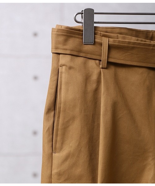 WILD LIFE TAILOR Adam et Rope'（ワイルドテーラーアダムエロペ　）の「WLTダブルサテンベルティッドパンツ（その他パンツ・メンズ・カーキ/ベージュ/ネイビー・L/M）」の11枚目の写真