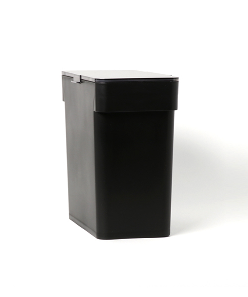 tower（タワー）の「tower (タワー) 密閉袋ごと米びつ　5ｋｇ　計量カップ付き（キッチン収納・レディース・ブラック/ホワイト・ONE SIZE）」の3枚目の写真