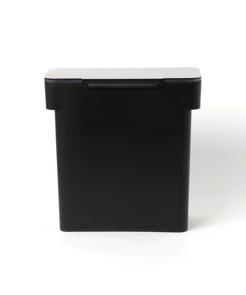 tower（タワー）の「tower (タワー) 密閉袋ごと米びつ　5ｋｇ　計量カップ付き（キッチン収納・レディース・ブラック/ホワイト・ONE SIZE）」の4枚目の写真