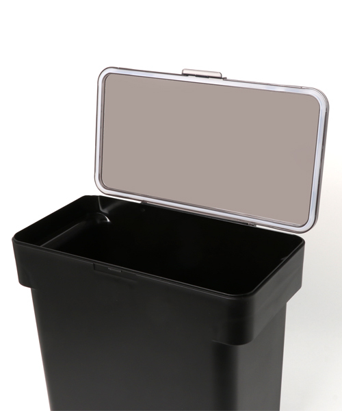 tower（タワー）の「tower (タワー) 密閉袋ごと米びつ　5ｋｇ　計量カップ付き（キッチン収納・レディース・ブラック/ホワイト・ONE SIZE）」の5枚目の写真