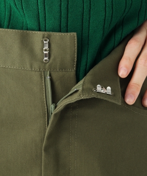 A part by（アパートバイ）の「チノSTロングスリットスカート 759654 （スカート・レディース・カーキ/ベージュ・MEDIUM/LARGE）」の5枚目の写真