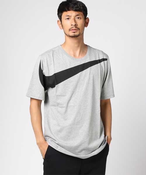 Nike ナイキ の Nike ナイキ ドロップテール オーバーサイズスウッシュtシャツ Tシャツ カットソー Wear