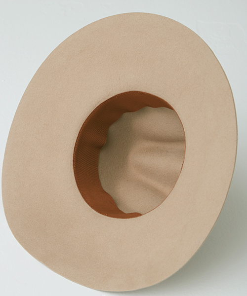 TRUNO by NOISE MAKER（トルノバイノイズメーカー）の「スーパーワイドブリムハット（ハット・レディース・ブラック/ベージュ/キャメル・58/60/57）」の8枚目の写真