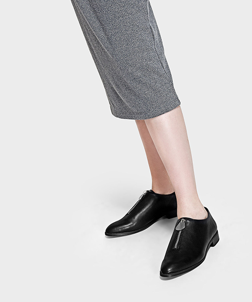 CHARLES & KEITH(チャールズ & キース)の「ジップディテールローファー/ZIP DETAIL LOAFERS(ローファー・レディース・グレー/ブラック・23cm/22.5cm/23.5cm/25cm/25.5cm/24.5cm)」の8枚目の写真