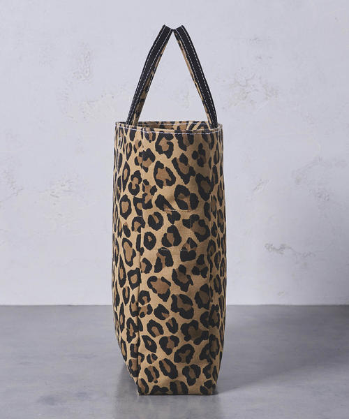 TEMBEA(テンベア)の「<TEMBEA(テンベア)> PAPER LEO プリント トートバッグ†(トートバッグ・レディース・ブラウン/ホワイト・FREE)」の6枚目の写真