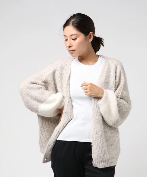 flower(フラワー)の「マイルドバイカラーカーディガン(カーディガン/ボレロ・レディース・ベージュ/グレー/ブルー・FREE)」の2枚目の写真