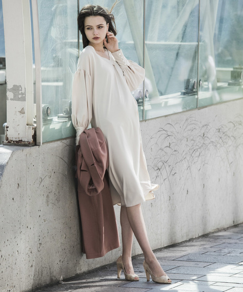 Emma Taylor（エマテイラー）の「ギャザーフレアドレス（ワンピース・レディース・ブラック/レッド/アイボリー・FREE）」の4枚目の写真