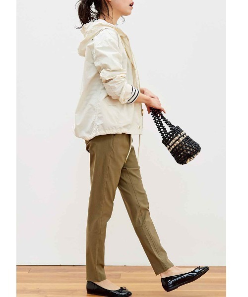 Live in comfort（リブインコンフォート）の「リブ　イン　コンフォート　まるではいてないみたい！？すっきり美脚！スーパー伸び軽テーパードパンツ（その他パンツ・レディース・アイボリー/ベージュ/カーキ/ブラック・MEDIUM/LARGE/X-LARGE/XX-LARGE/SMALL/XXX-LARGE）」の18枚目の写真