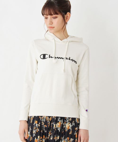 Champion（チャンピオン）の「Champion　ロゴパーカー（パーカー・レディース・オフホワイト/グレー/ブラック・02）」の4枚目の写真